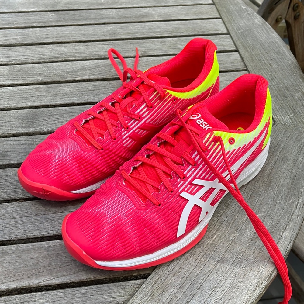 ASICS Women's Tennis Sneakers. Solution Speed Flyte Foam. Worn 2-3 times. EUC